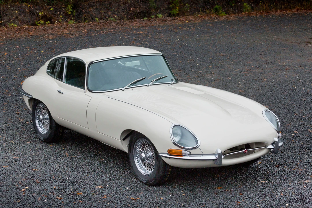 Jaguar E-Type Series 1 - Image 2 of 15