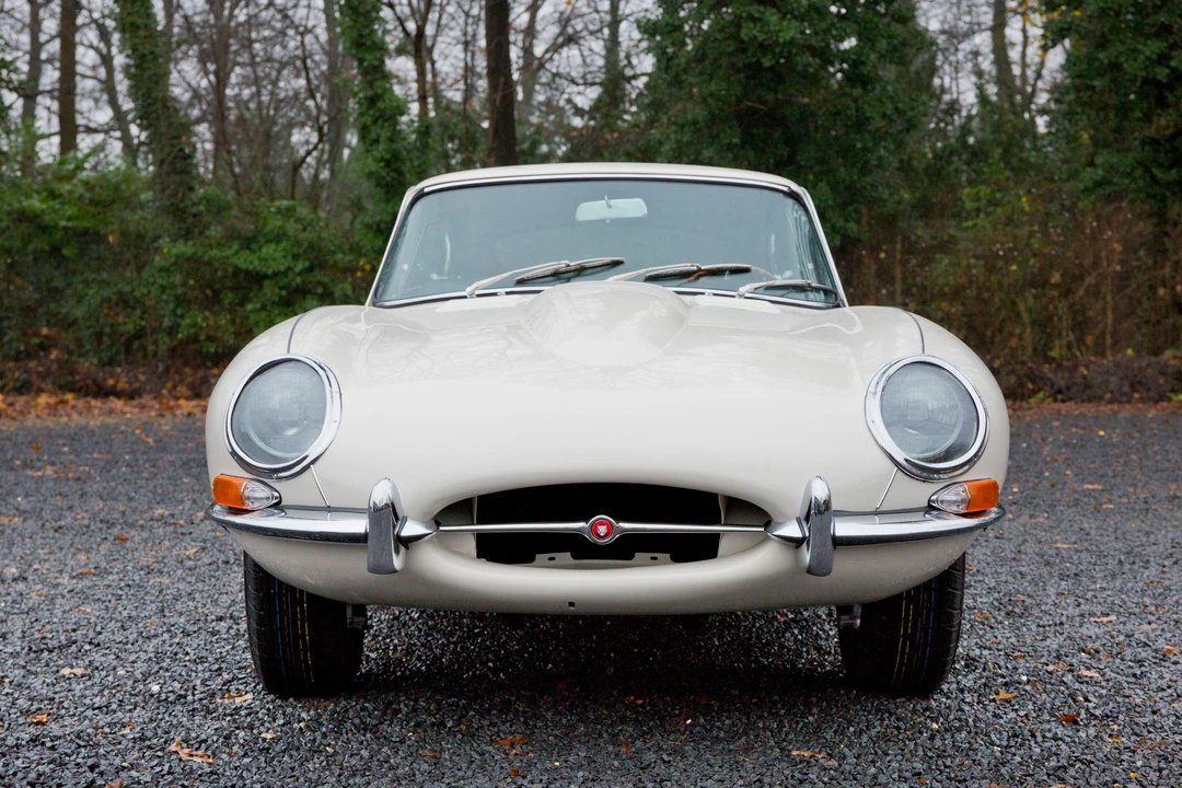Jaguar E-Type Series 1 - Image 4 of 15