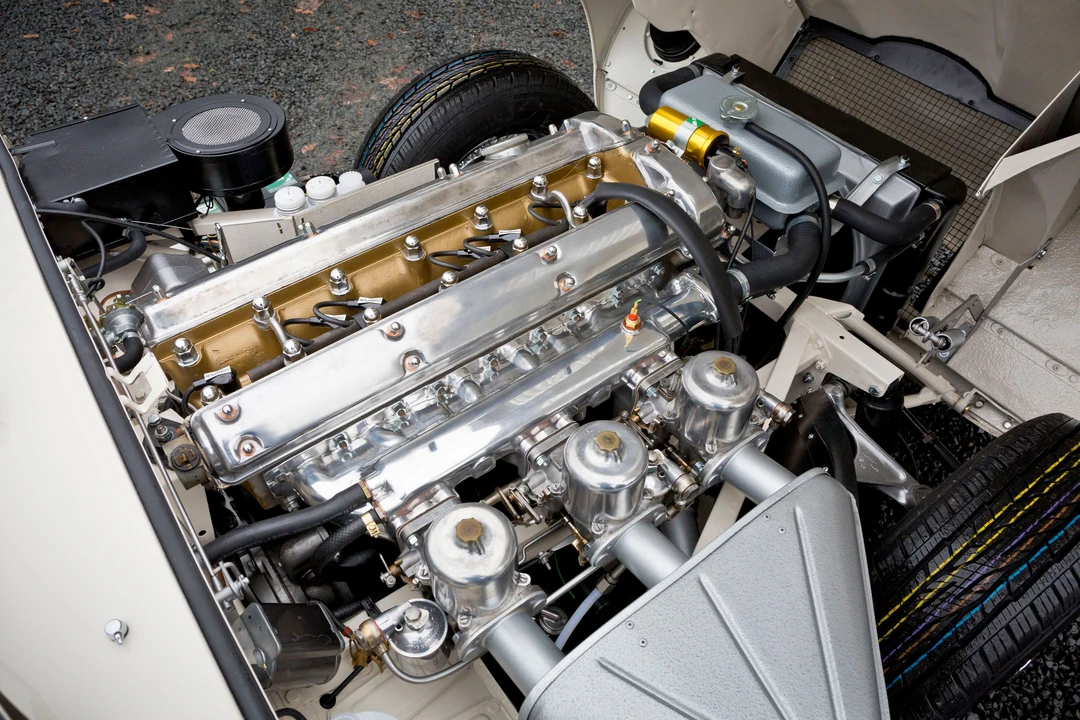 Jaguar E-Type Series 1 - Image 13 of 15