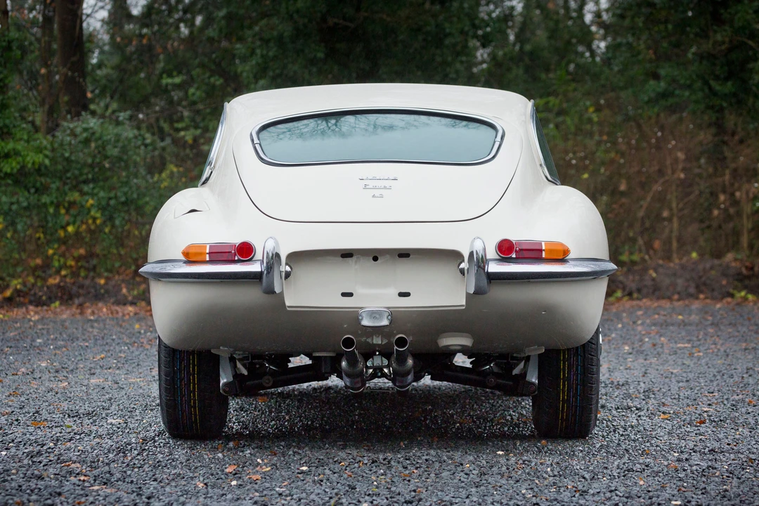 Jaguar E-Type Series 1 - Image 5 of 15
