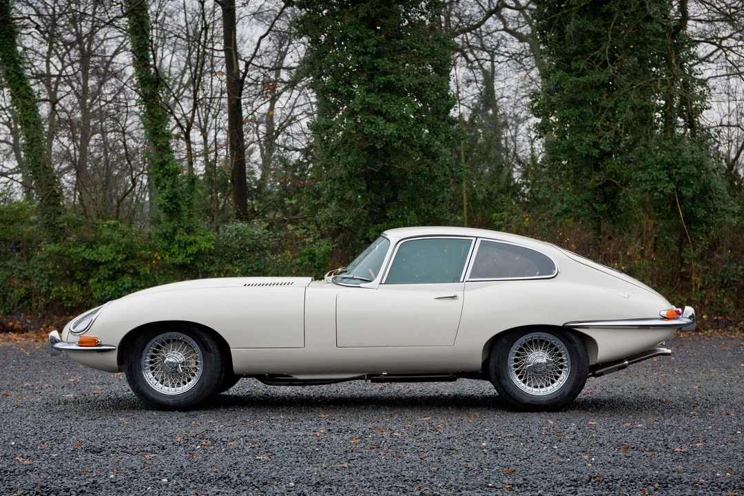 Jaguar E-Type Series 1 - Image 3 of 15
