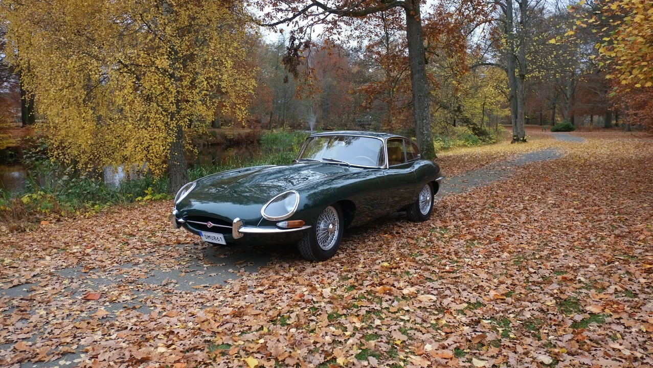 Jaguar E-Type Series 1 - Image 2 of 22