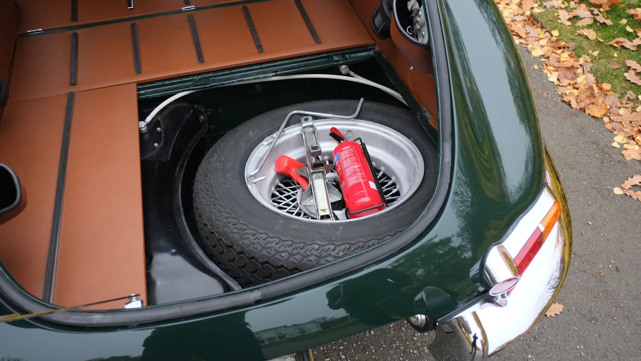 Jaguar E-Type Series 1 - Image 20 of 22