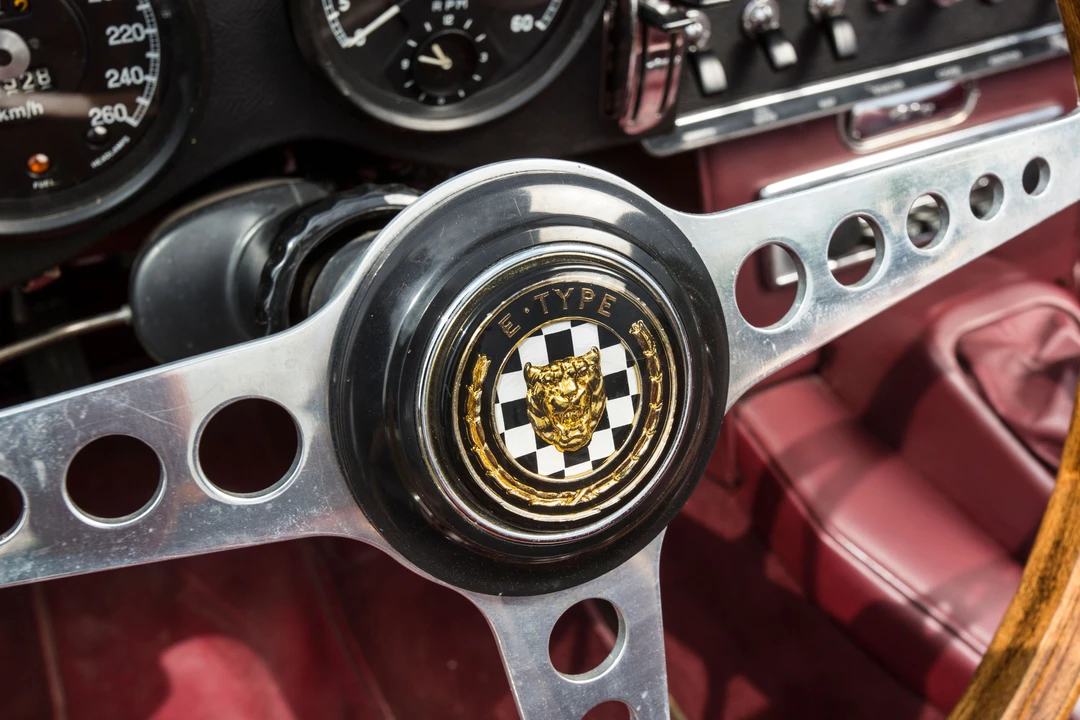 Jaguar E-Type Series 1 - Image 15 of 19