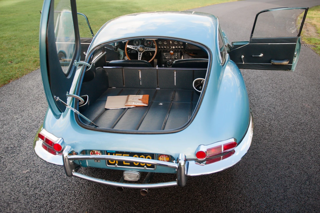 Jaguar E-Type Series 1 - Image 15 of 17