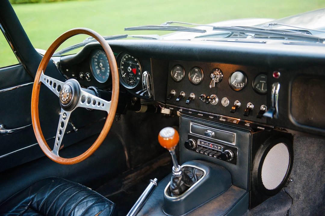 Jaguar E-Type Series 1 - Image 8 of 17