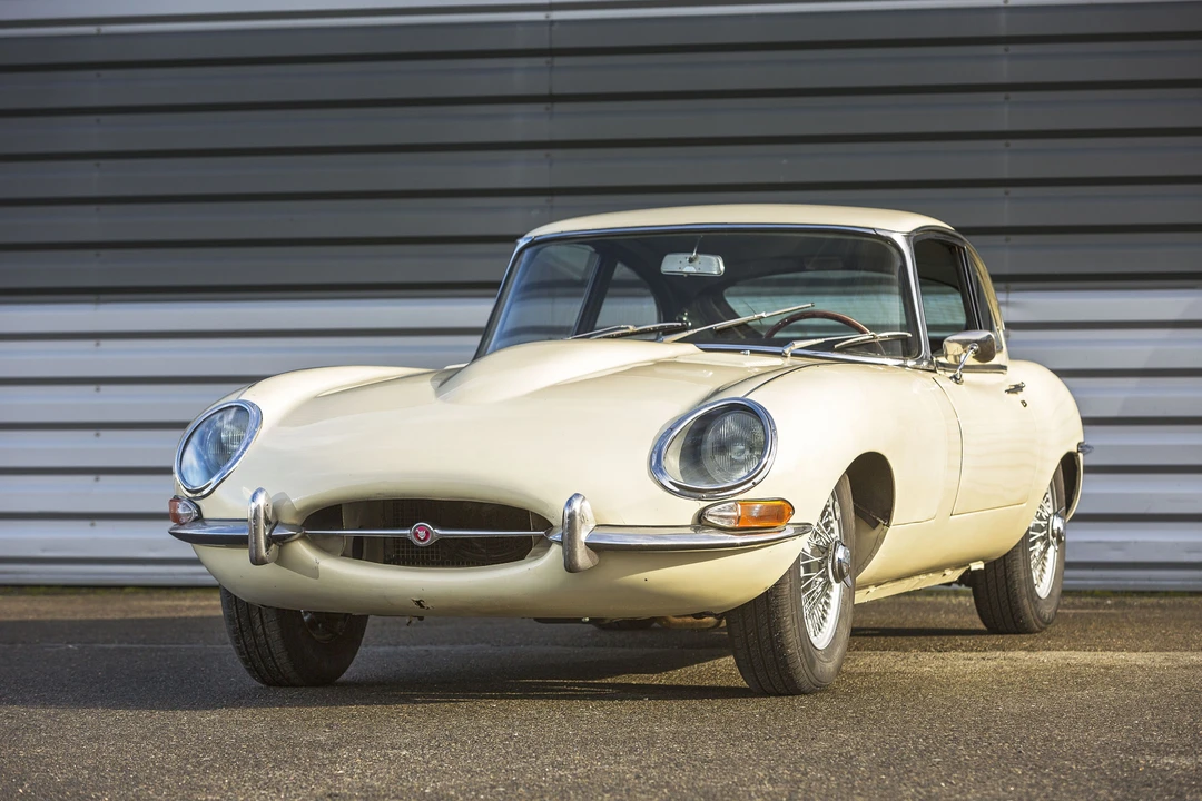 Jaguar E-Type Series 1 2+2 - Image 2 of 30