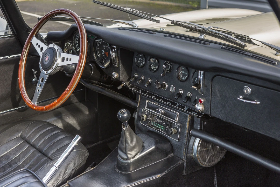 Jaguar E-Type Series 1 2+2 - Image 15 of 30