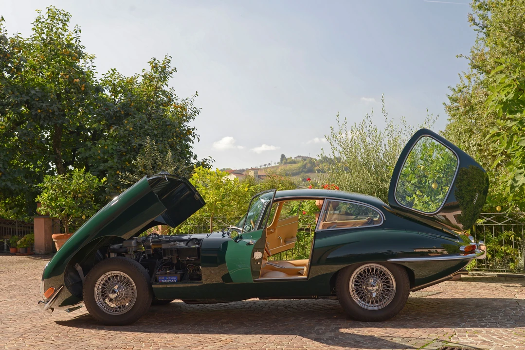Jaguar E-Type Series 1 - Image 6 of 30