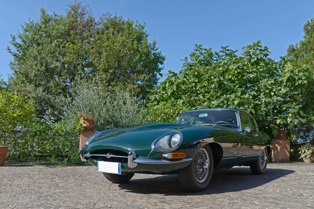 Jaguar E-Type Series 1 - Image 4 of 30