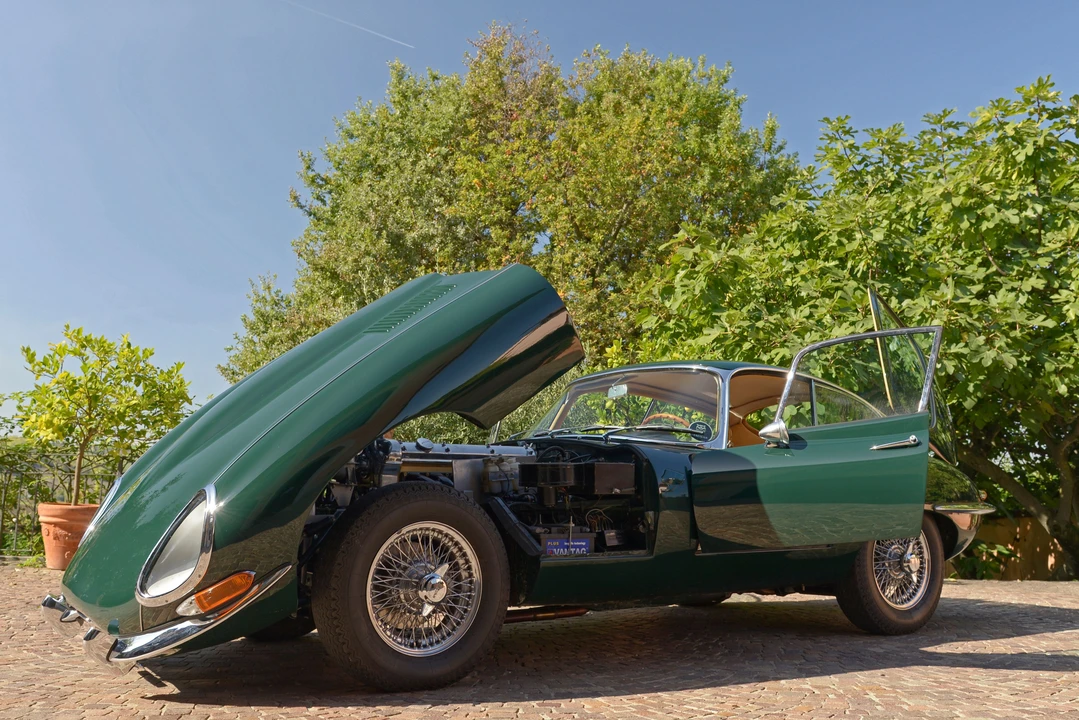 Jaguar E-Type Series 1 - Image 5 of 30
