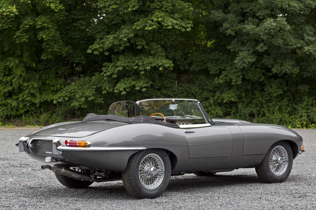 Jaguar E-Type Series 1 - Image 2 of 19