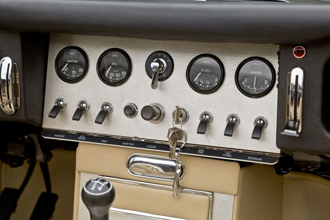 Jaguar E-Type Series 1 - Image 14 of 19