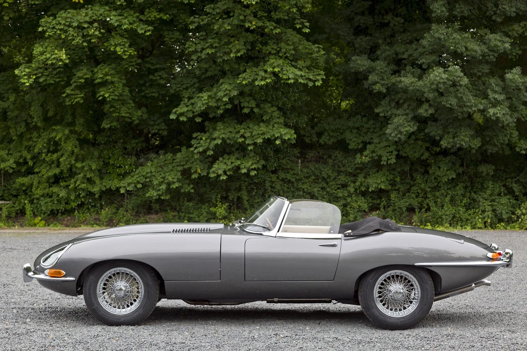 Jaguar E-Type Series 1 - Image 3 of 19