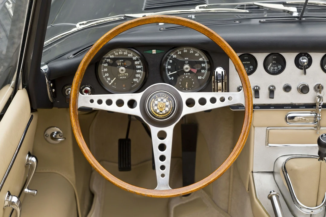 Jaguar E-Type Series 1 - Image 13 of 19