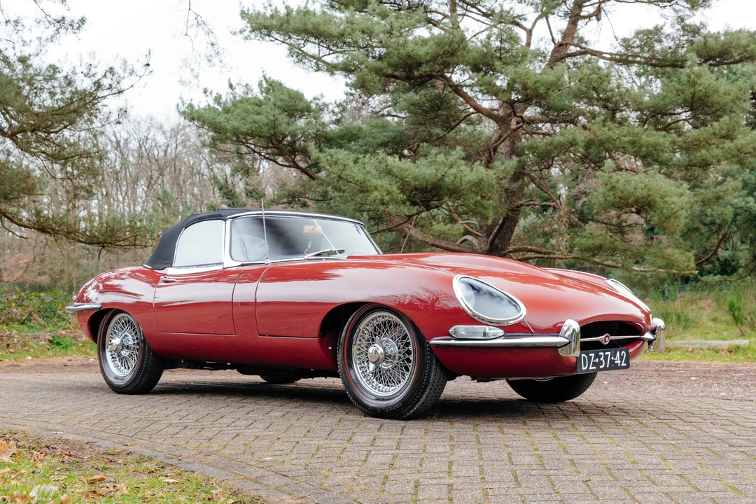 Jaguar E-Type Series 1 - Image 2 of 18