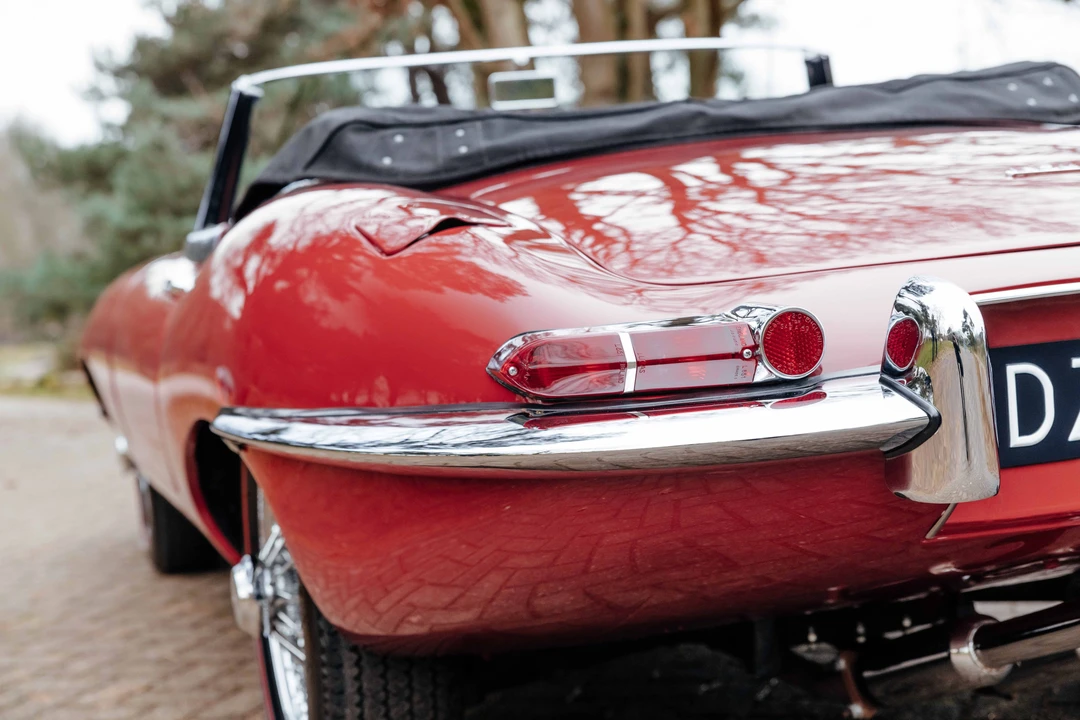 Jaguar E-Type Series 1 - Image 14 of 18