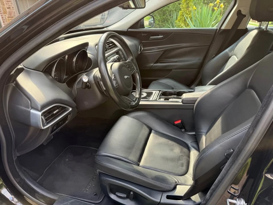 2017 Jaguar XE - Image 3 of 5