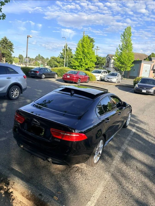 2018 Jaguar XE - Image 3 of 6