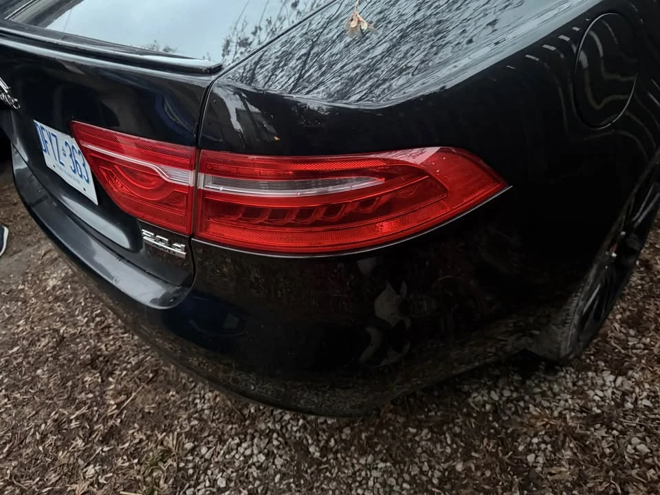 2018 Jaguar XE - Image 8 of 10
