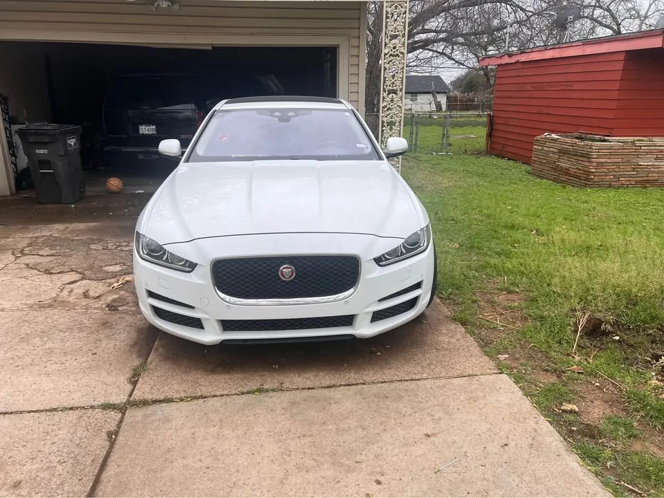2019 Jaguar XE - Image 2 of 7