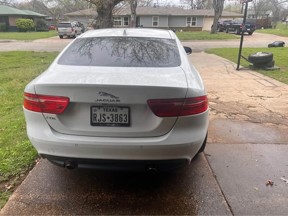 2019 Jaguar XE - Image 4 of 7