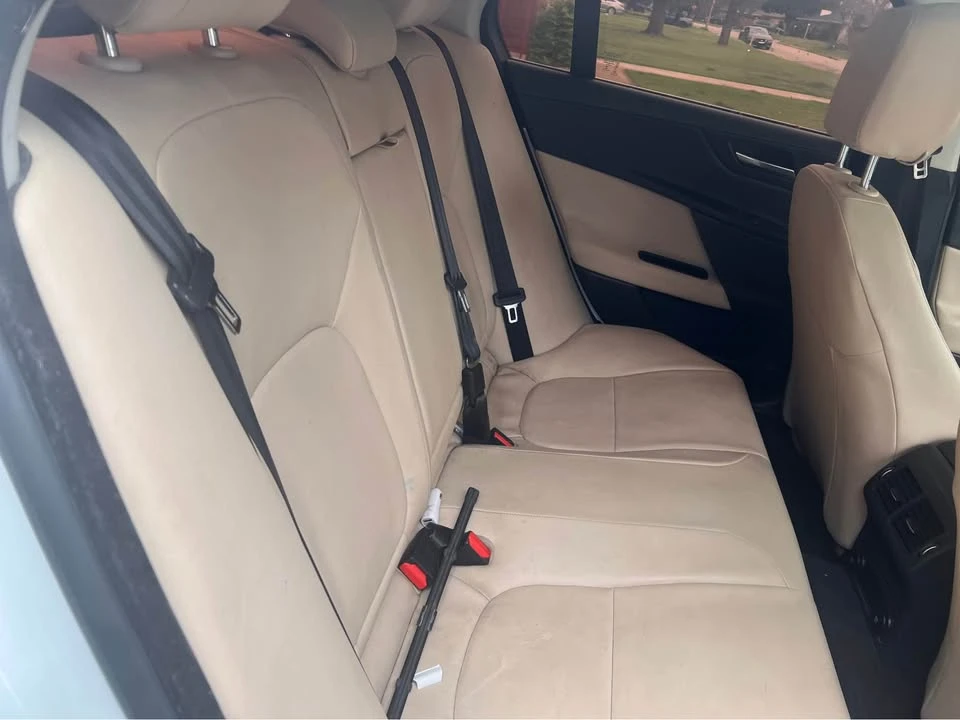 2019 Jaguar XE - Image 7 of 7