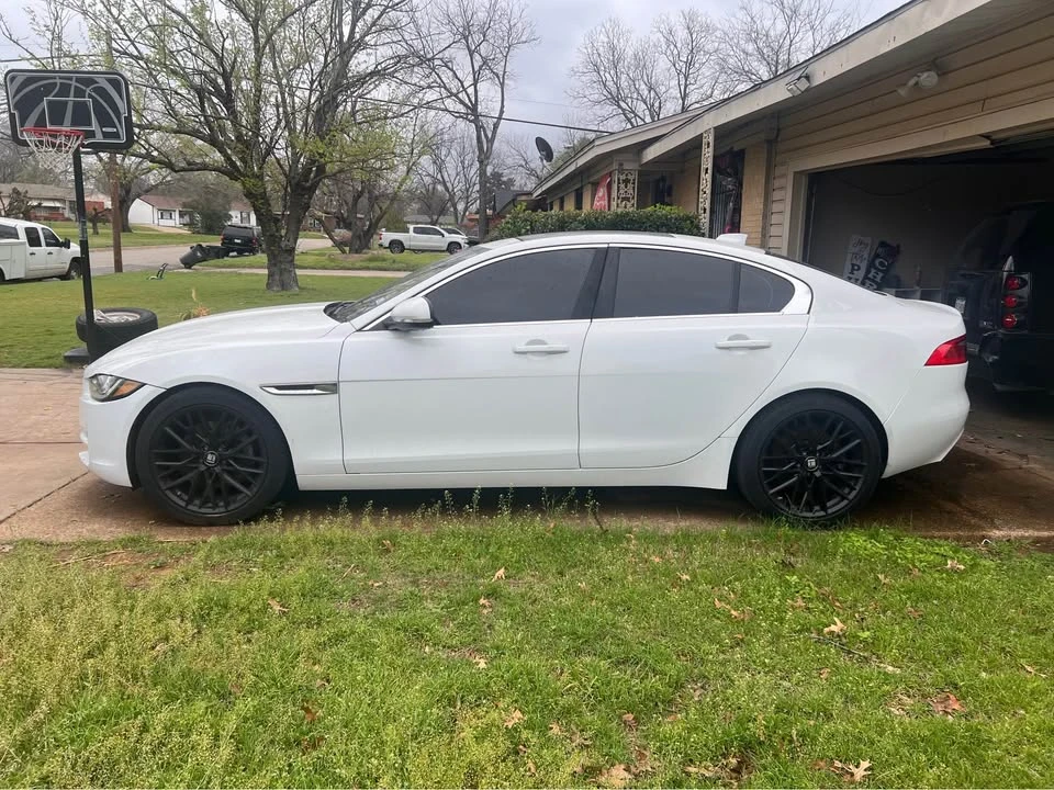 2019 Jaguar XE - Image 3 of 7