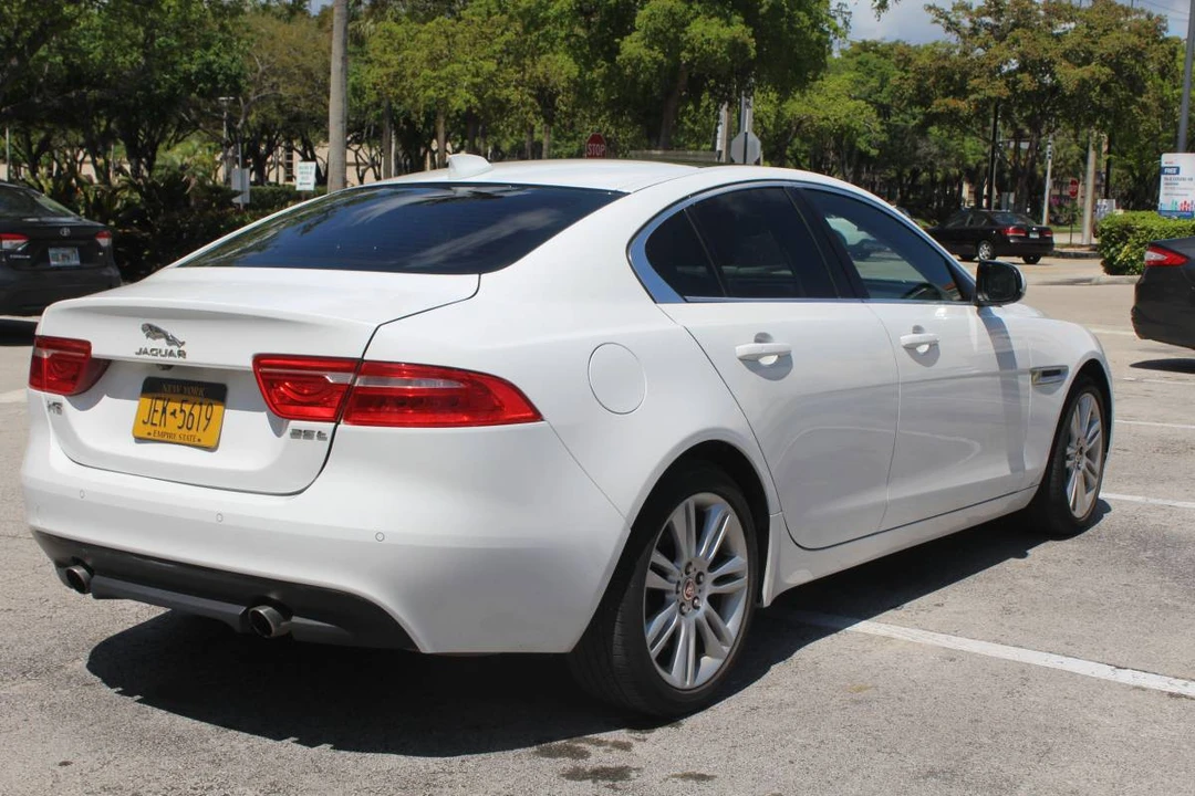 2019 Jaguar XE - Image 3 of 4