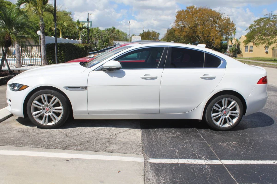 2019 Jaguar XE - Image 2 of 4