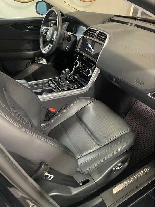 2020 Jaguar XE - Image 3 of 5