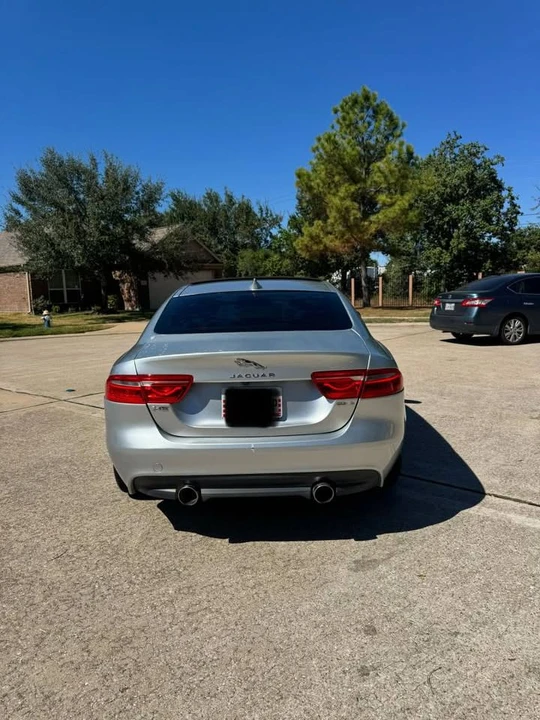 2017 Jaguar XE - Image 2 of 7