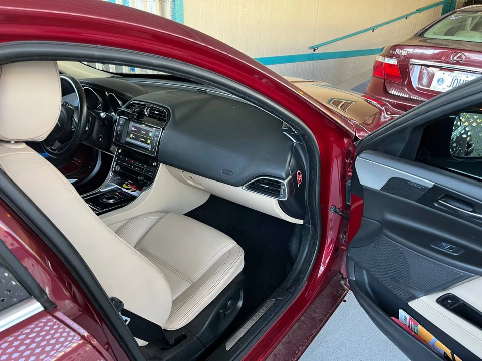 2017 Jaguar XE - Image 8 of 13