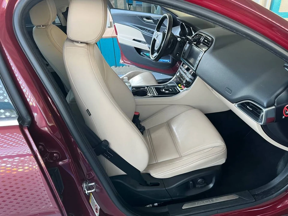2017 Jaguar XE - Image 12 of 13
