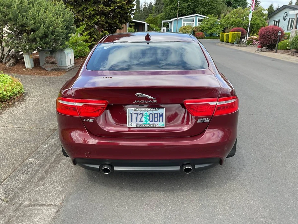 2017 Jaguar XE - Image 4 of 13