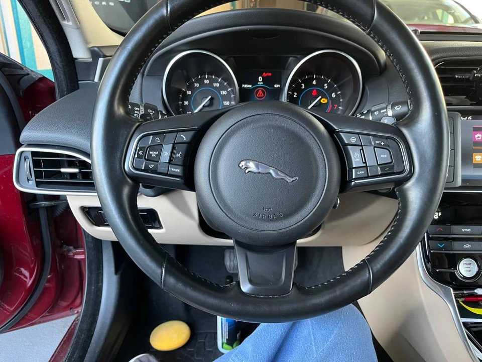 2017 Jaguar XE - Image 9 of 13