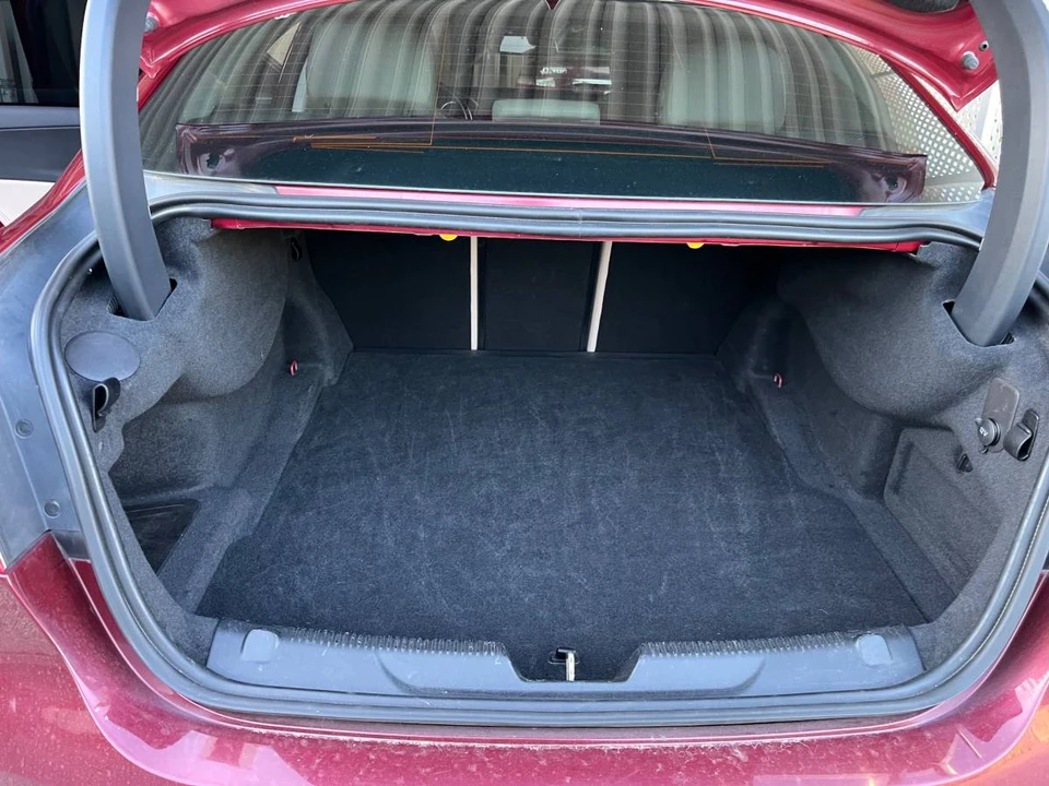2017 Jaguar XE - Image 11 of 13