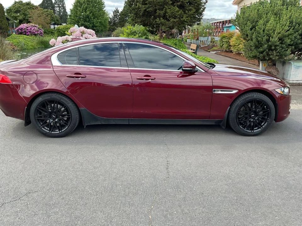 2017 Jaguar XE - Image 10 of 13
