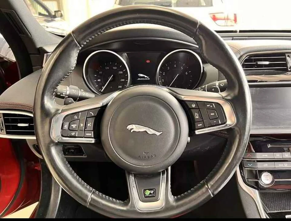 Jaguar XE - Image 3 of 8