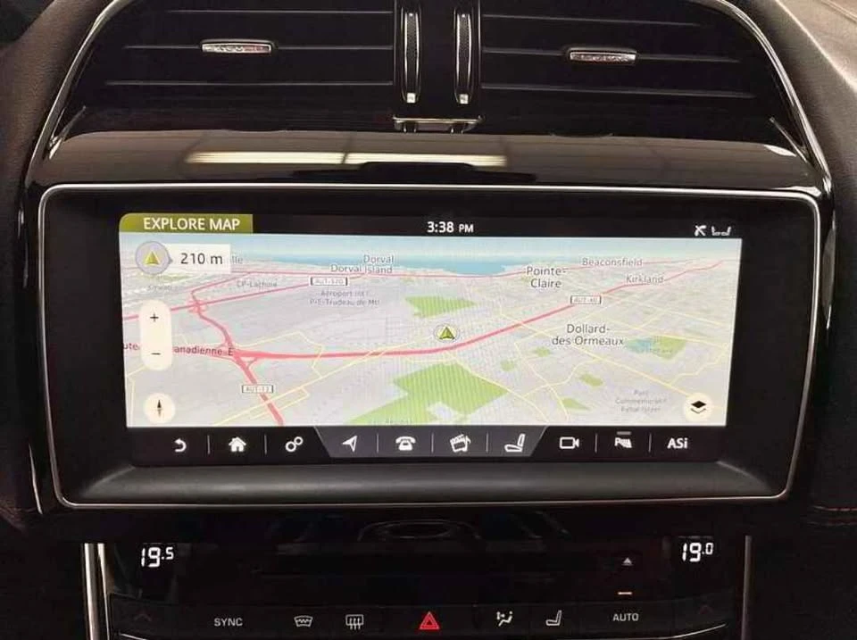 Jaguar XE - Image 6 of 8