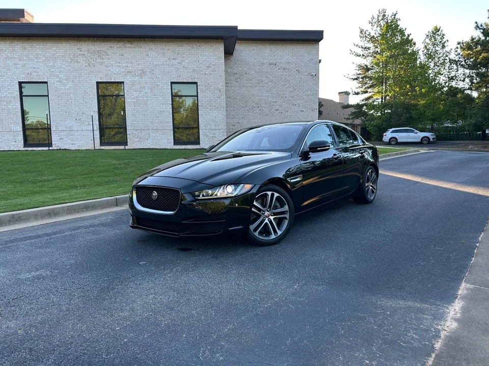 2017 Jaguar XE - Image 2 of 18