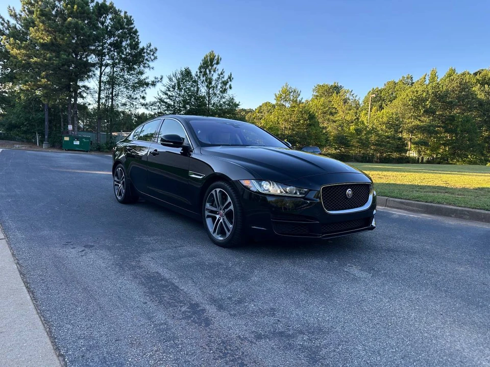 2017 Jaguar XE - Image 4 of 18