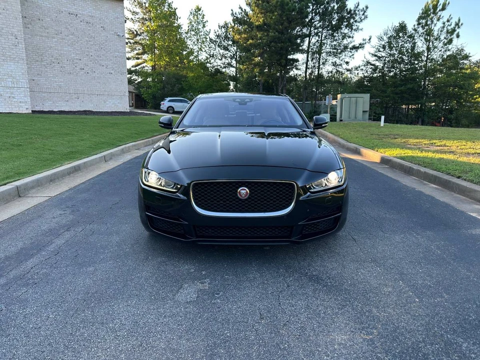 2017 Jaguar XE - Image 3 of 18