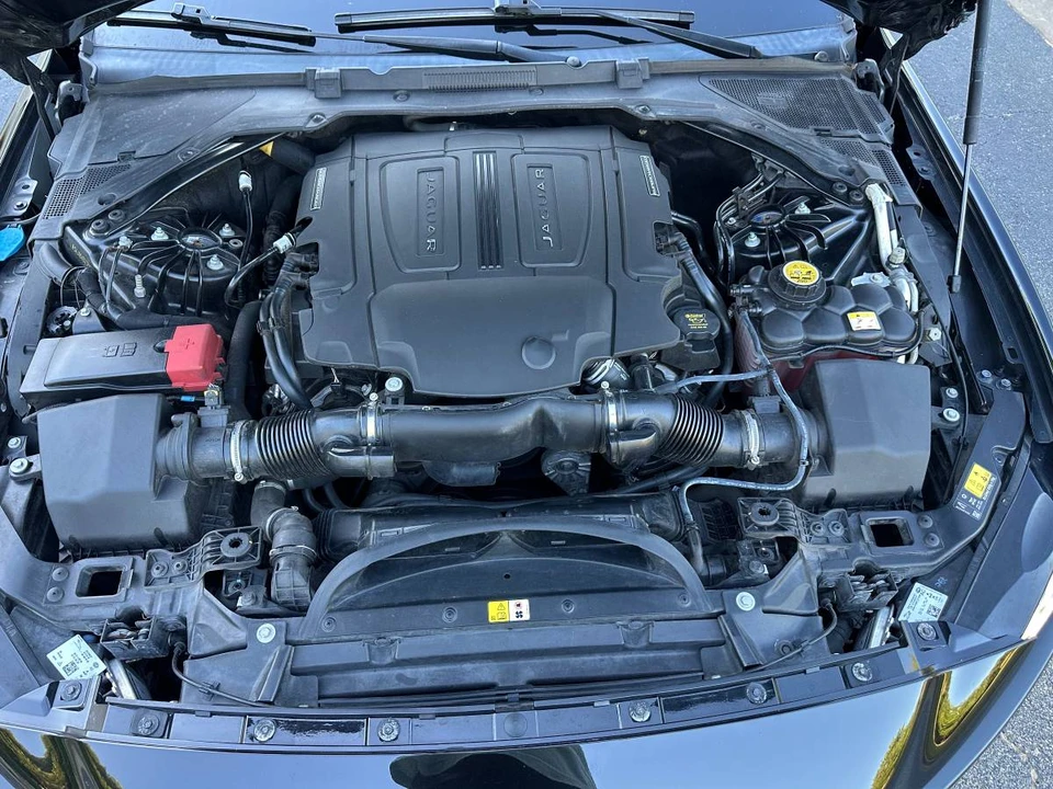 2017 Jaguar XE - Image 18 of 18