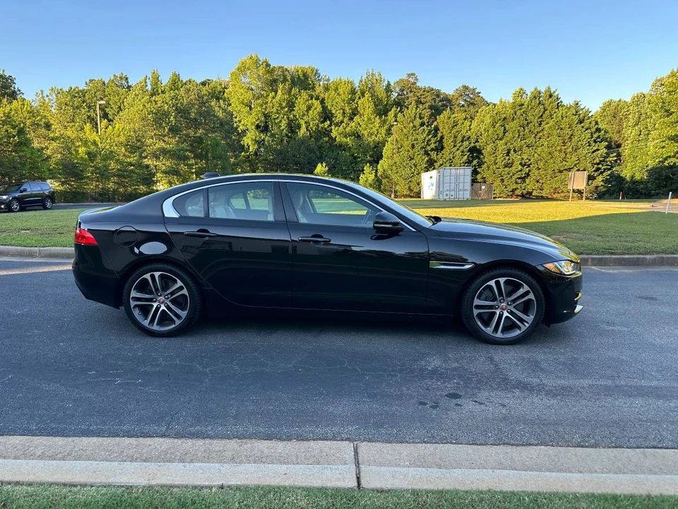 2017 Jaguar XE - Image 5 of 18