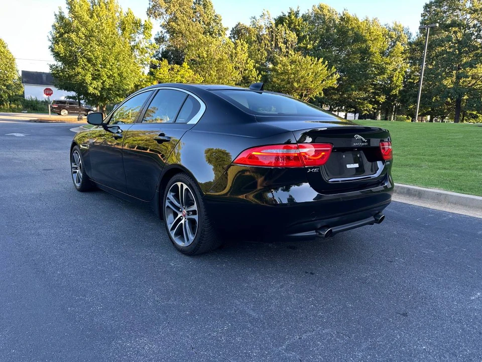 2017 Jaguar XE - Image 8 of 18