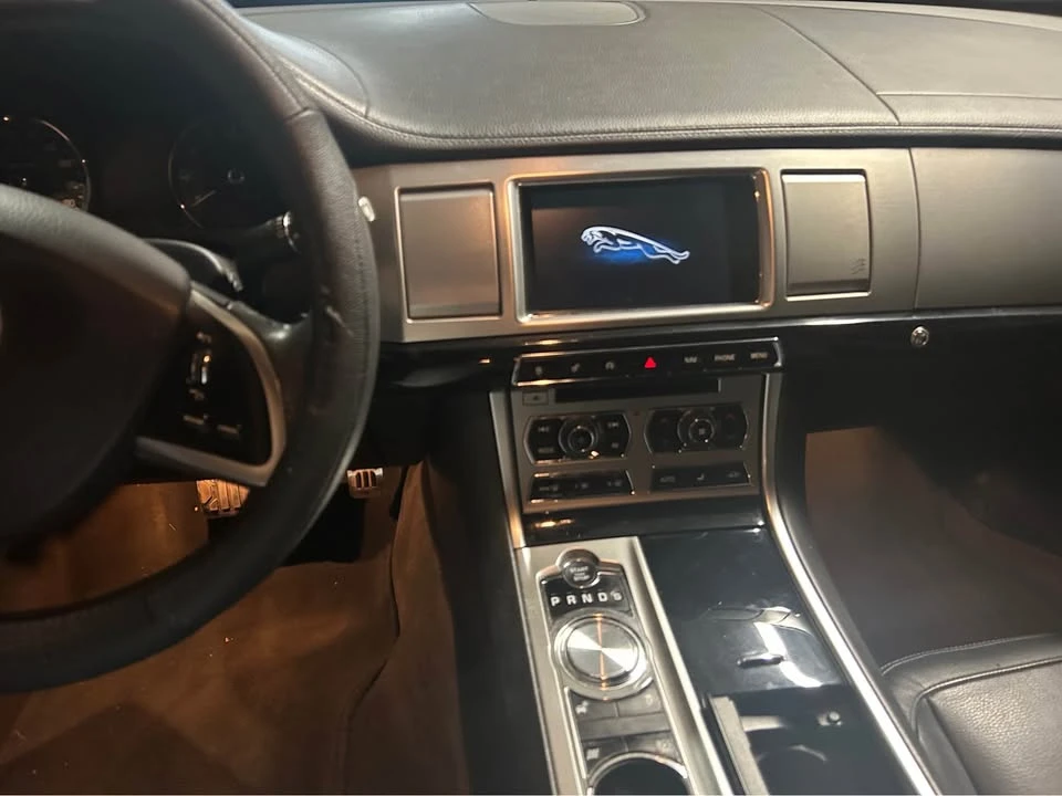 Jaguar XF - Image 2 of 7