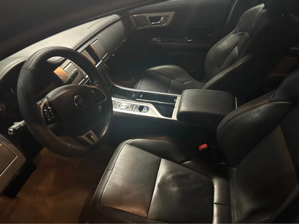 Jaguar XF - Image 3 of 7