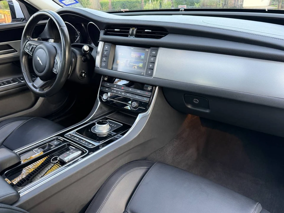 2016 Jaguar X260 XF - Image 10 of 21