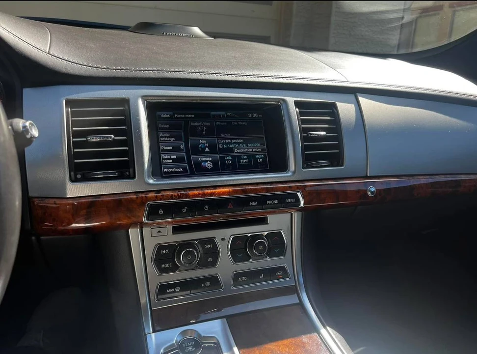 2012 Jaguar XF - Image 2 of 11